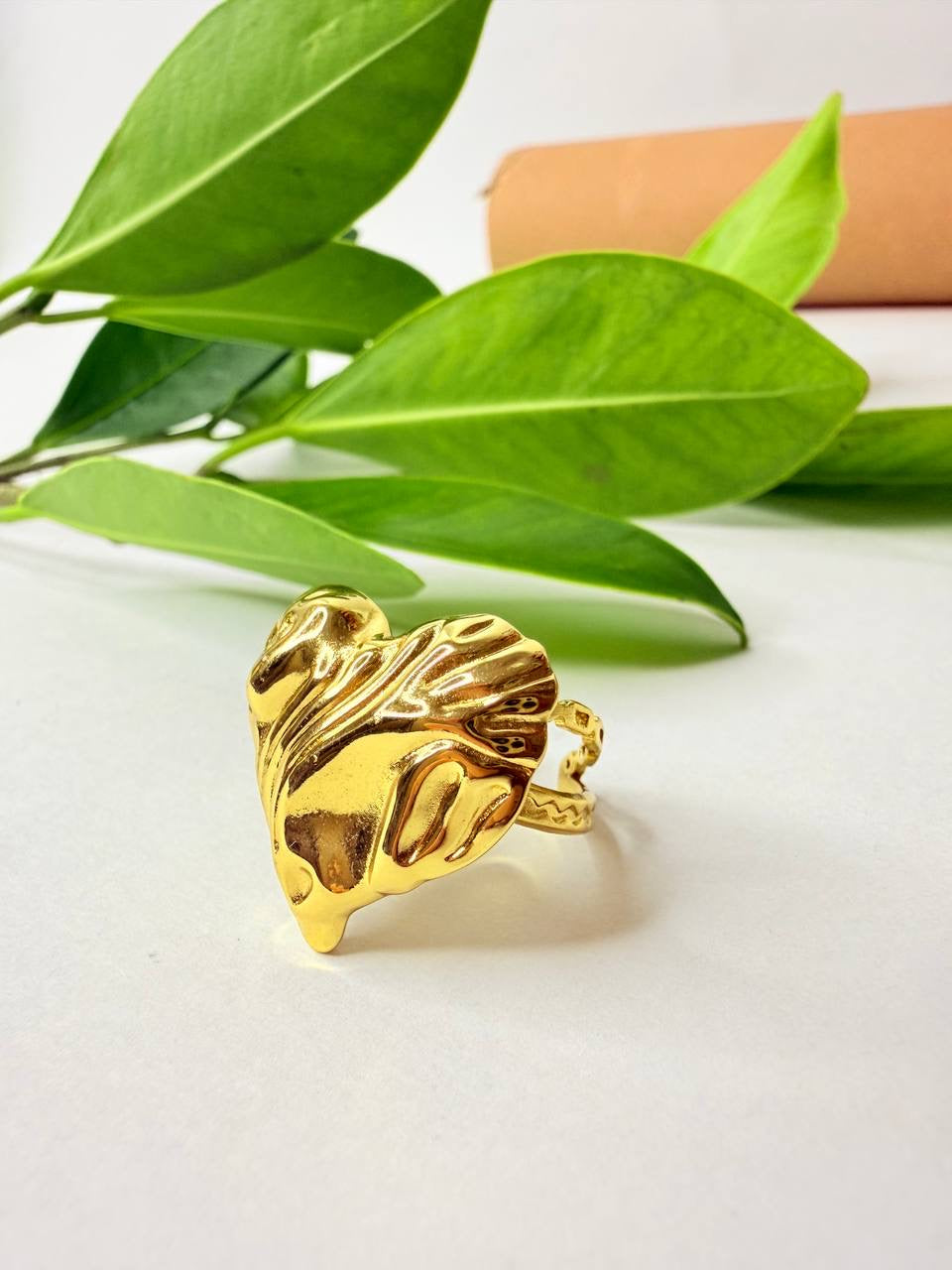 Golden Heart Ring – A Symbol of Elegance and Luxury 💛✨