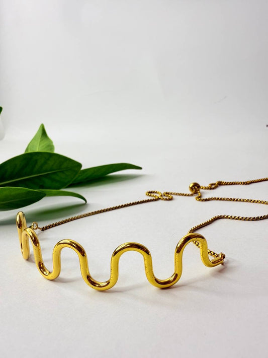 Golden Waves Necklace – A Touch of Boldness and Modernity ✨💛