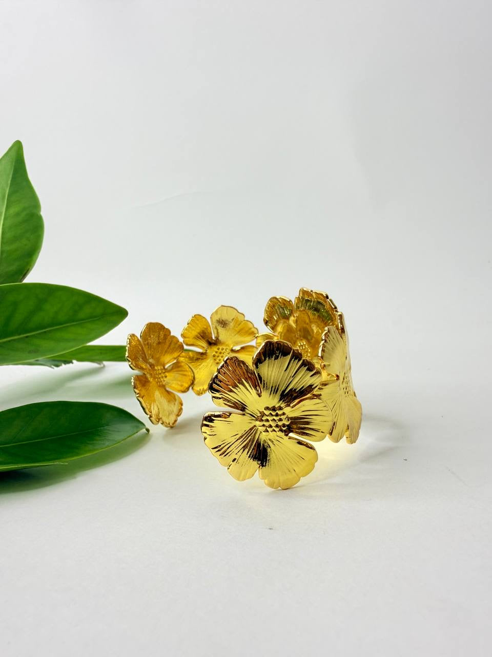 Royal Golden Flower Bracelet 🌸✨