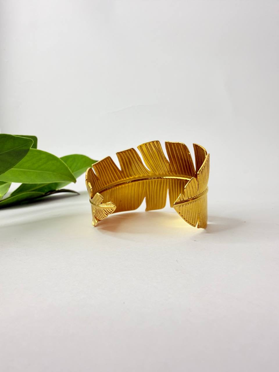 Luxurious Golden Leaf Bracelet 🍃✨